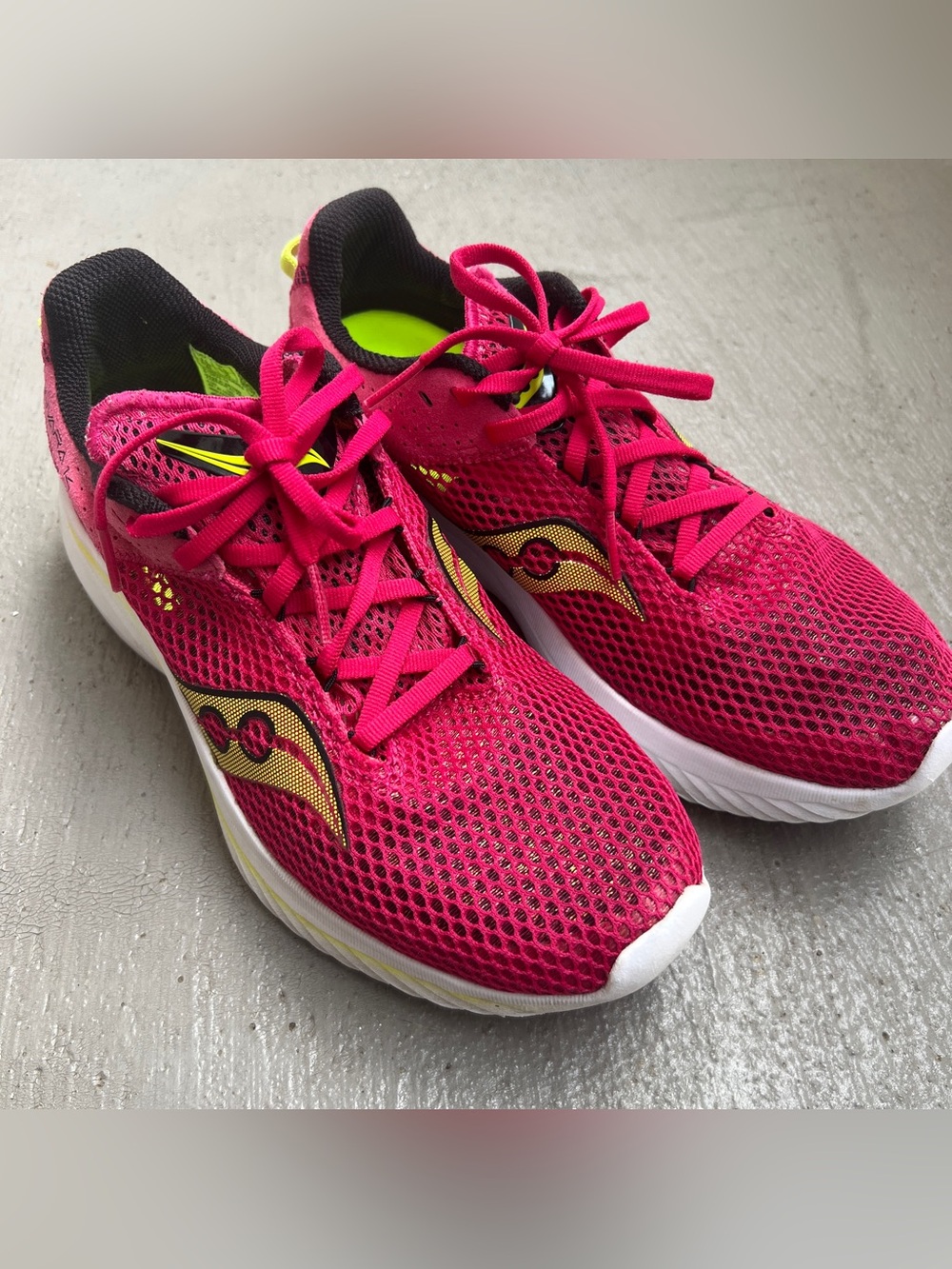 Saucony Kinvara 14 Women’s 8.5 Red Rose Pink Running Shoes